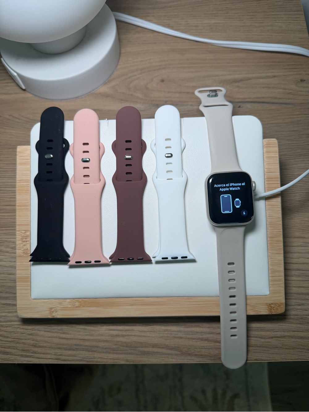 Preowned Apple Watch SE 40mm (2nd Gen, GPS) - Picture 2 of 5